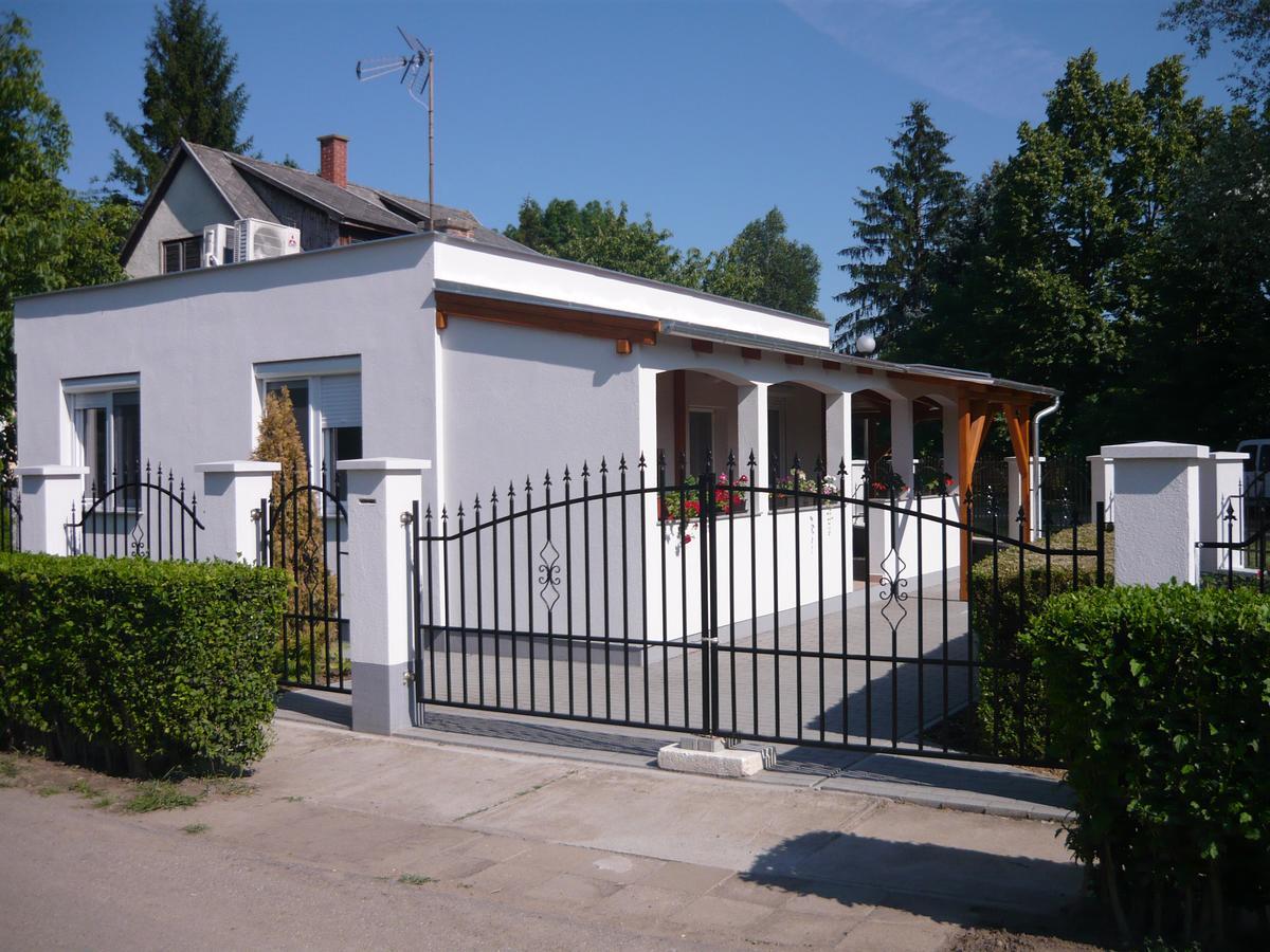 Keresztmama Haza Apartment Hajdúszoboszló Екстериор снимка